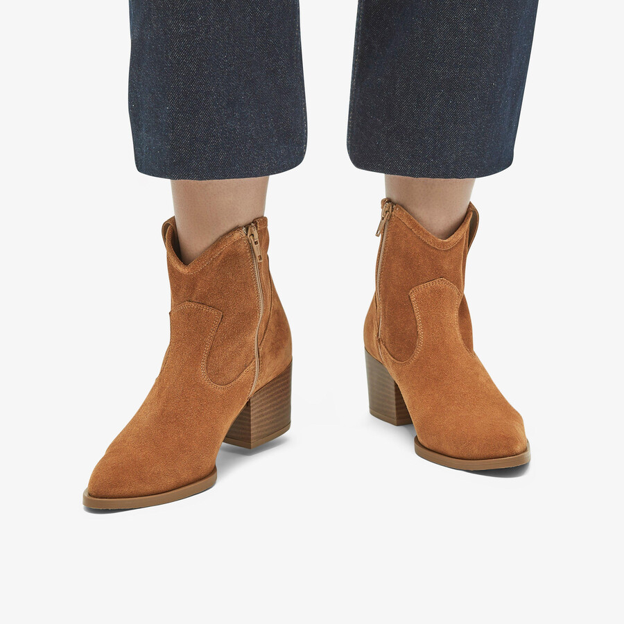 elder rae - tan suede